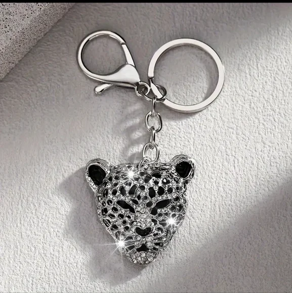 Wild Glam ✨ Leopard Rhinestone Bag Charm & Keychain 🐆 - Picture 6 of 9